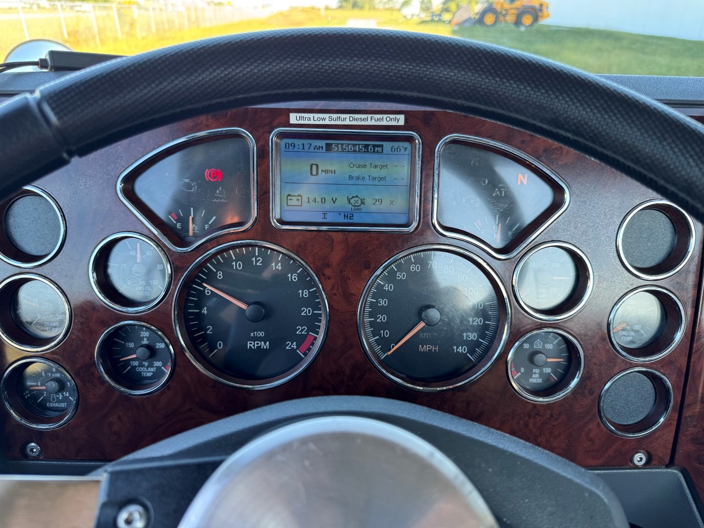 2016 Mack Day Cab - image 15